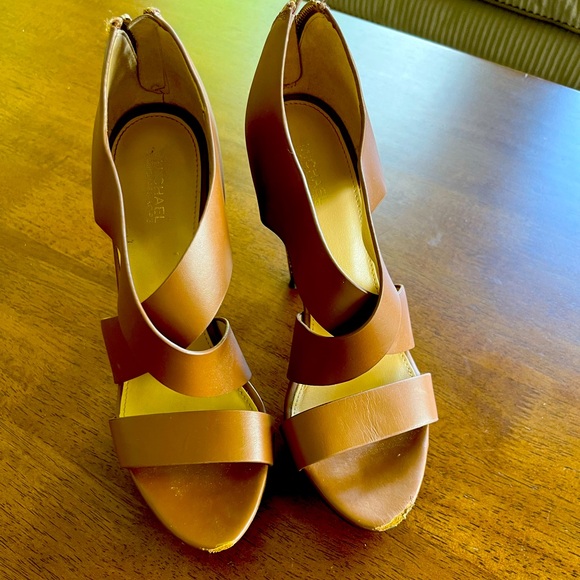 Michael Kors Cognac Brown High Heel
Platform Sandals. Sz: 7 & 1/2 - Picture 5 of 9